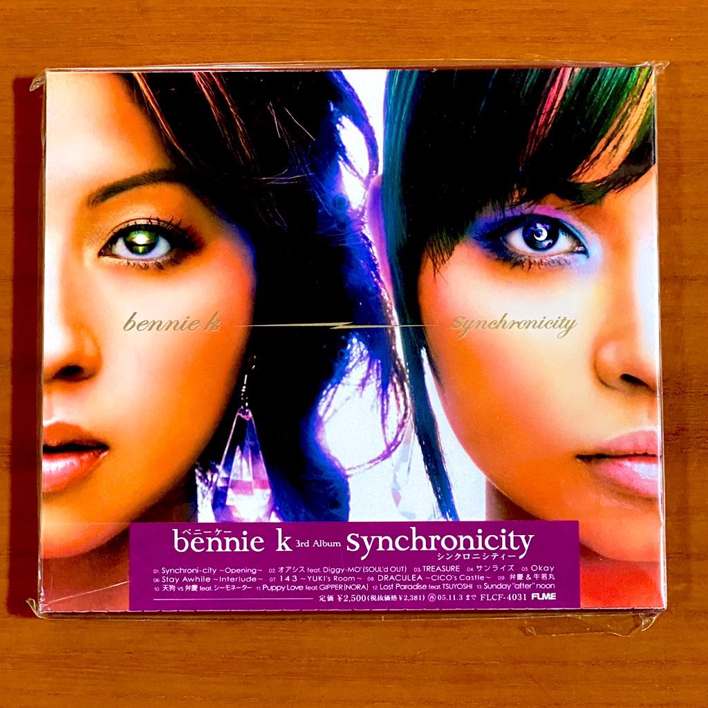 astromaniax26's tweet image. 本日で発売から21年！

2004年11月4日 発売

【Synchronicity/BENNIE K】

告知ポスター（B3）とCD

オリコン最高5位

よく聴いたアルバム♪

「サンライズ」
「オアシス Feat. Diggy-MO'」
収録

#BENNIEK
#Synchronicity 
#3rdアルバム
#フォーライフ
#HipHop
#ポスターとCD