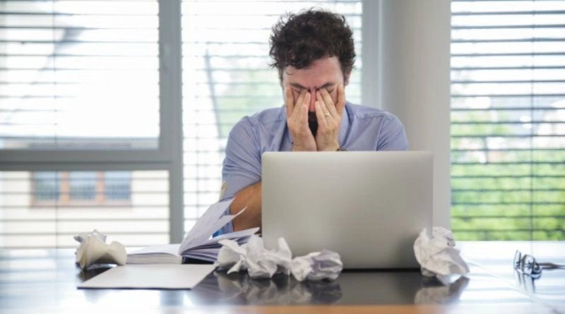 IMASTUR_id's tweet image. Tu reputación no se mide en likes, sino en cómo respondes cuando todo se tambalea.

Una crisis reputacional no destruye una marca.

Anticípate, comunica con honestidad y protege tu activo más valioso: la confianza.

#marketingdigital #reputaciononline #gestiondecrisis