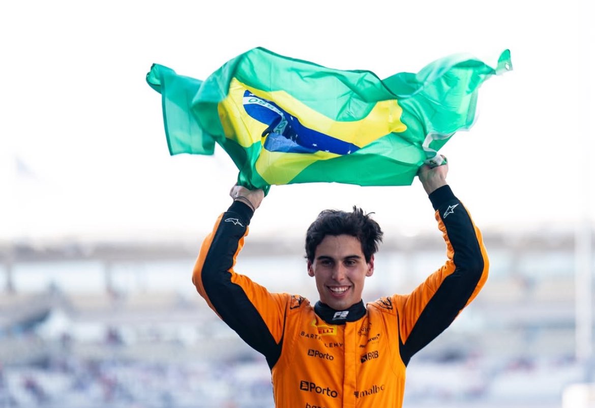 pommkin0's tweet photo. “ เด็กหนุ่มจาก Osasco กำลังจะเข้าสู่กริดสตาร์ทสนาม Autódromo Hermanos Rodríguez ในเมืองเซาเปาโล ด้วยธงชาติบราซิล ”

เด็กชายวัย 11 ปีย้ายออกจากบราซิลเพื่อไล่ตามความฝันในยุโรป และในเรซวีคนี้ชายหนุ่มวัย 21 ปีจะเข้าสู่สนามบราซิลในฐานะนักแข่ง formula1 

Gabriel Bortoleto — 5 🇧🇷 https://t.co/gmFZAMz8Hs