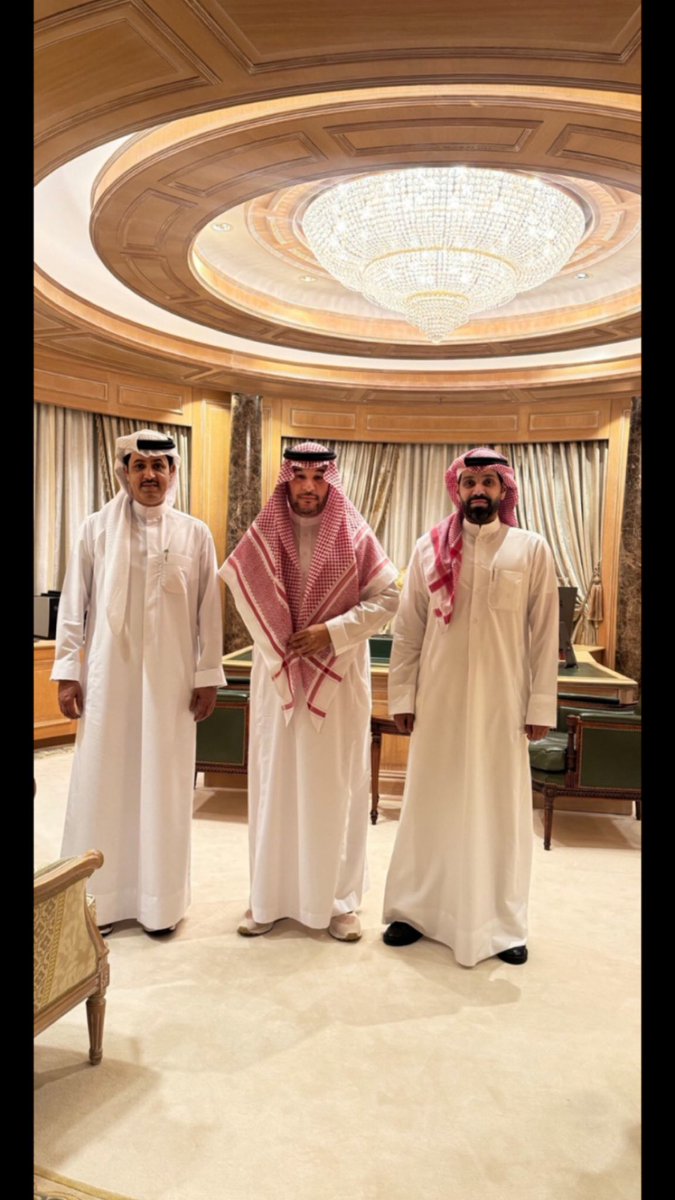 تشرف والدي وخالي عبدالله ابورميه بمقابلة الشيخ فهد بن فلاح الحثلين رئيس نادي الابل

<a href="/F_BinHithleen/">فهد بن حثلين</a> 
<a href="/nawafjassi/">نواف جاسي المطيري</a> 
<a href="/abdullahaboram/">عبدالله مهدي ابورميه</a> 

#نادي_الإبل