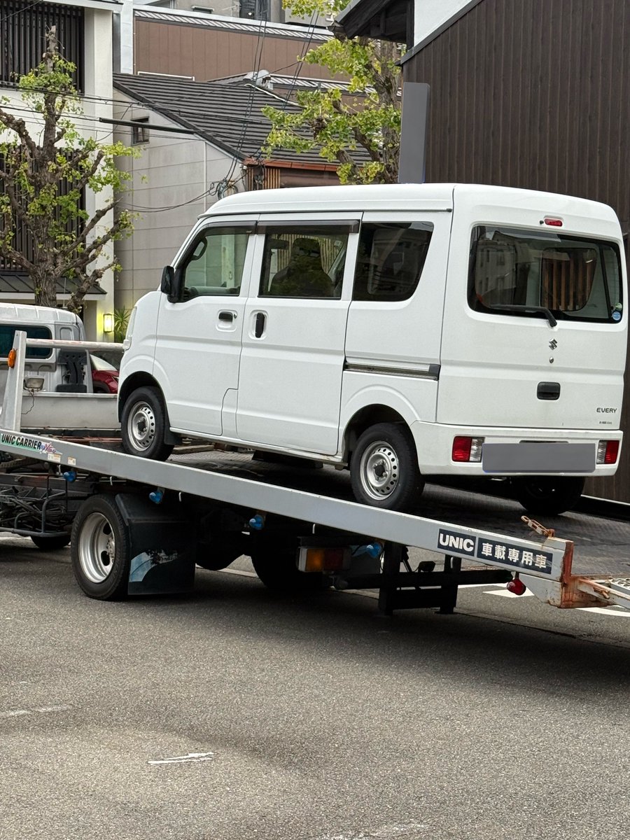 1年ちょっとの間お世話になった仕事用の軽バン
アディオース👋🏻゛
京都市内で車3台持ちはキツかったw
ドナドナみたいねwww