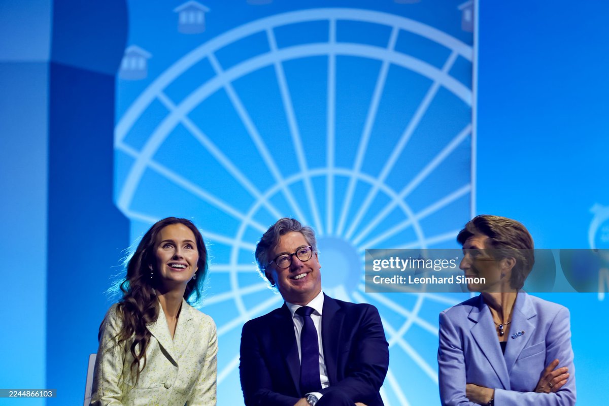 sophieaevekink's tweet image. Such an emotional first night of the @OneYoungWorld Summit this year held in Munich, at the Olympic Stadium seeing such proud young leaders representing their countries during the flag ceremony. Welcome to Bavaria!  (Fotocredit: Getty/Leonhard Simon, for capturing my amazement)