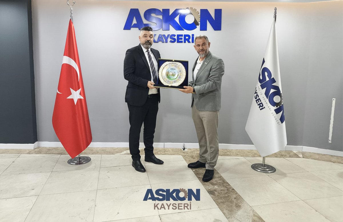 ASKON Niğde Şube Başkanımız Yavuz Çoroğlu ve yönetim kurulu üyelerini derneğimizde ağırladık.

Nazik ziyaretleri ve değerli sohbetleri için teşekkür ediyor, birliğimizin güçlenerek devam etmesini diliyoruz. 

#ASKON #İşDünyası #Kayseri #Niğde