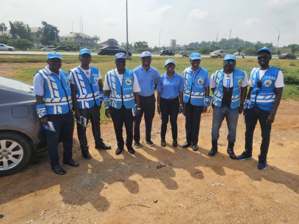FRSCSMUnit8Abj's tweet photo. Special Marshall of Unit 8, on Patrol at Mabushi, engaging in enlightenment campaign and traffic control 23/Oct/2025 #frsc #SpecialMarshall #RoadSafety https://t.co/Q0gxgULrR8