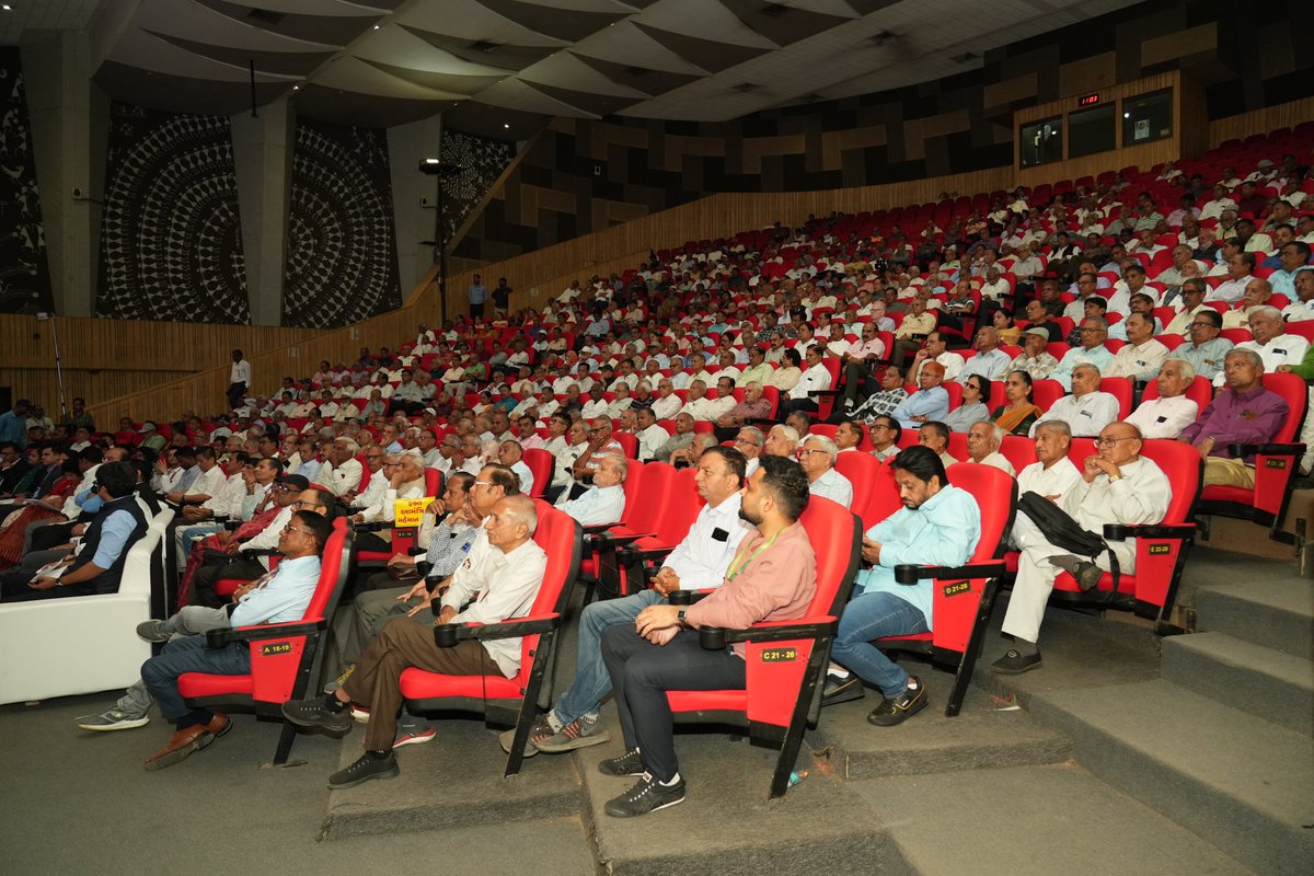 DOPPW_India's tweet image. In the Mega Camp organized by O/o Controller of Communication Accounts, Gujarat, on 4th  November, 2025 at Tagore Hall, Ahmedabad, under Nationwide DLC Campaign 4.0, Sh Vijay Kumar, CCA, Gujarat welcomed the participants and provided information about SAMPANN as a seamless…
