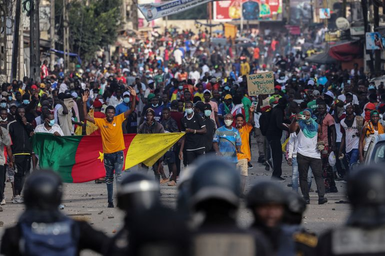 icorsocialmedia's tweet image. Solidarity with the people of #Cameroon!
We demand the immediate release of UPC-Manidem's member Titchio Florence, kidnapped by troops and detained in New-Bell prison. Over 100 arrests, at least 6 killed, in protests against Paul Biya’s rigged re-election.
tinyurl.com/bdd3m865