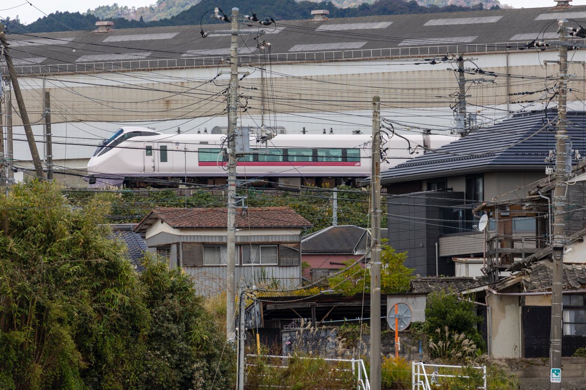 ooseno7100's tweet image. E657系　会瀬港より
日立駅に着く少し手前です。
後ろの工場は、M菱J工の看板が付けられていたと思います。