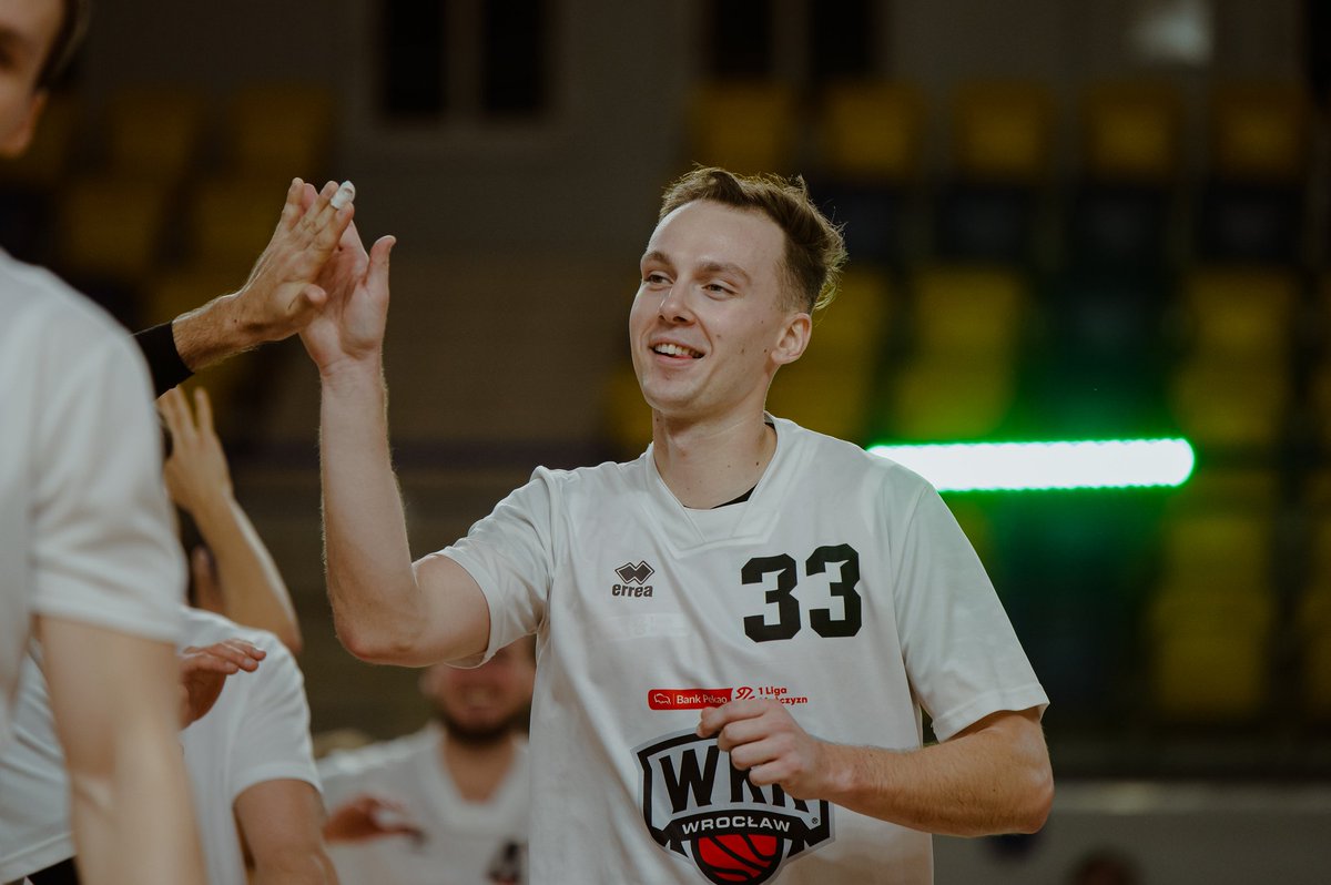 WKK_Wroclaw's tweet photo. Niedzielny występ "Zagóra" - 🔝!

W Katowicach rozegrał (dotychczas!) najlepszy występ w naszych barwach, notując 14 punktów (4/5 z gry), 4 zbiórki, 2 asysty i 1 przechwyt. Zabrakło tylko "kropki nad i" w postaci zwycięstwa.

W piątek gramy: https://t.co/Q3yeCNaWtg 🎟

#1LKosz https://t.co/mitD8JC0K8