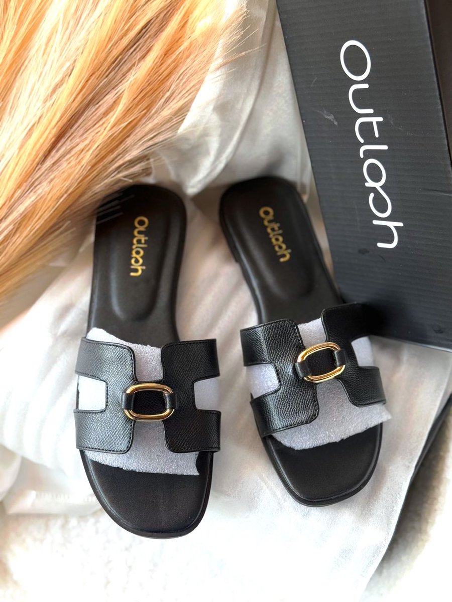 QueensEmpire001's tweet image. Still in the business of pampering your feet and anything related to what you wear 🥰🤭

#slides #BusinessAsUsual