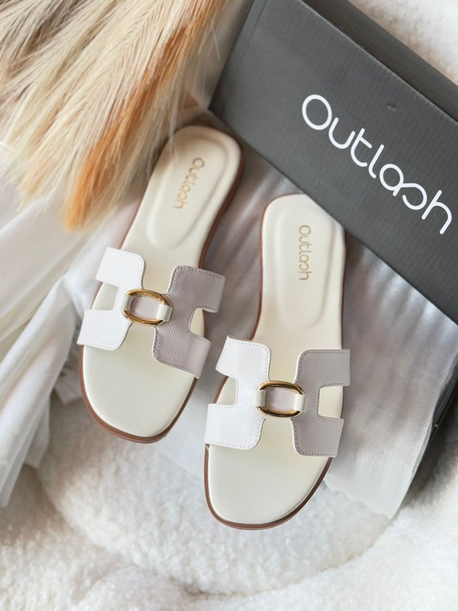 QueensEmpire001's tweet image. Still in the business of pampering your feet and anything related to what you wear 🥰🤭

#slides #BusinessAsUsual