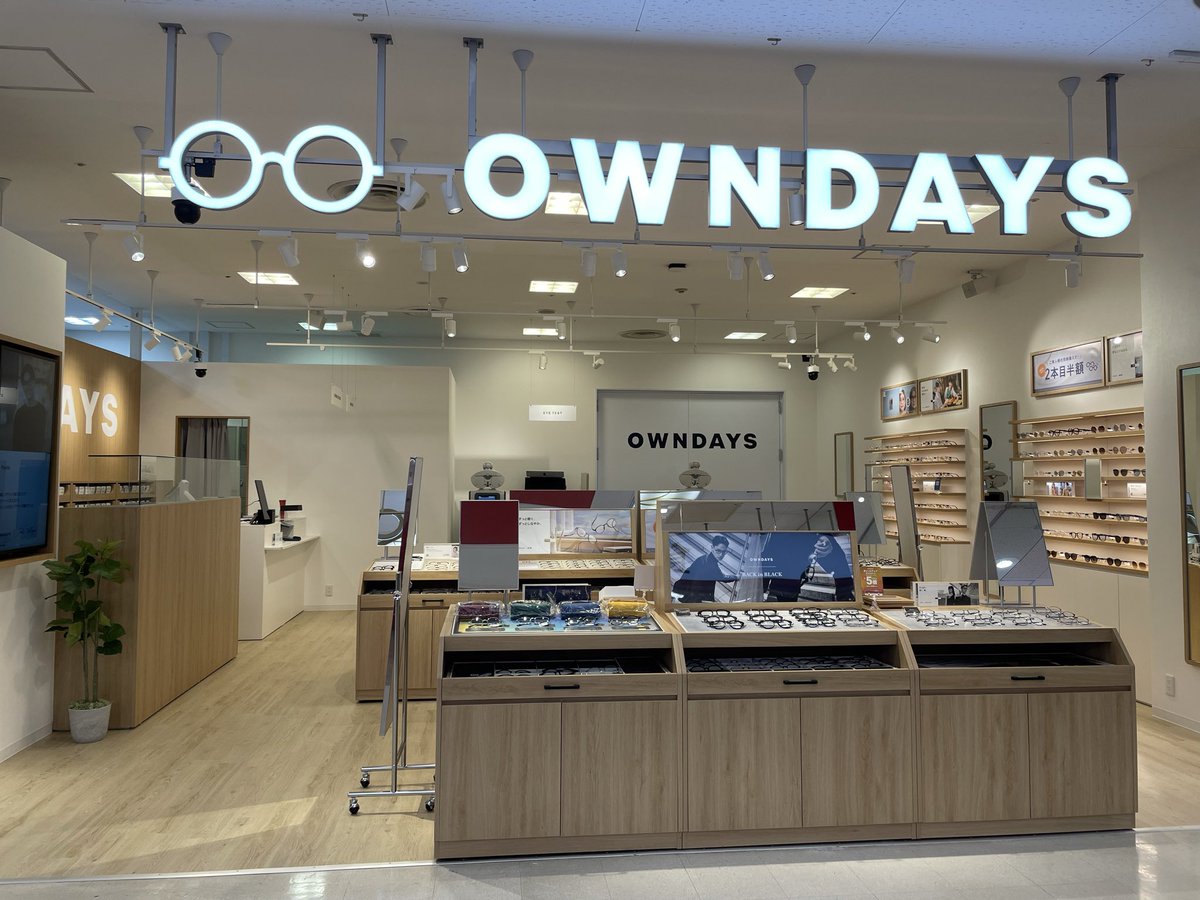 OWNDAYSミ・ナーラ店オープンいたしました！
奈良県3店舗目です！
ロピアさんの目の前なのでお買い物の最近是非お立ち寄りください☺️
お使いのメガネのクリーニングや視力測定も無料で承ってます！！
#OWNDAYS