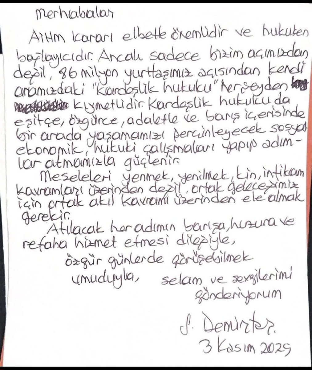 AİHM kararlarının  uygulanması ülkemiz demokrasisi açısından önemlidir. Demirtaş ve bu durumda olan bütün hapiste olanları bir an önce çıkması gerekiyor.