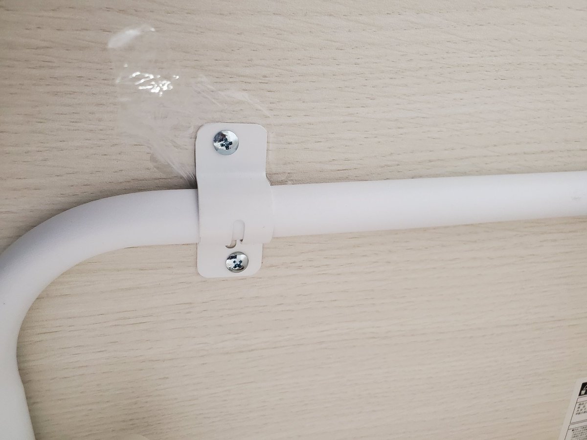 harukker's tweet photo. こういうテーブルの保護ビニールのこのビニールごとネジで留めてる感じがアルティメットバースト嫌いなんだけど分かる人いるかね https://t.co/5y8auAS4Hf