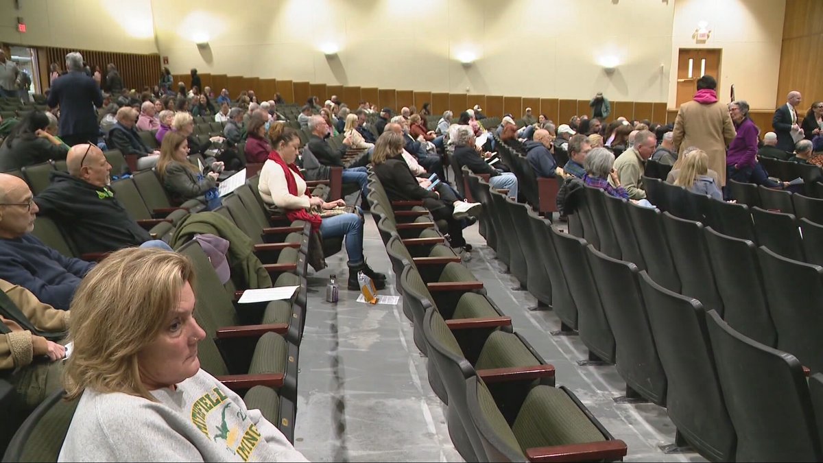 Now on <a href="/NBC10/">NBC 10 WJAR</a> Sunrise: the lawyer for Smithfield HS football players accused of antisemitism says it’s not true. <a href="/AButtacavoliTV/">Abbey Buttacavoli</a> is live with more from the fiery school committee meeting 

turnto10.com/news/local/exp…