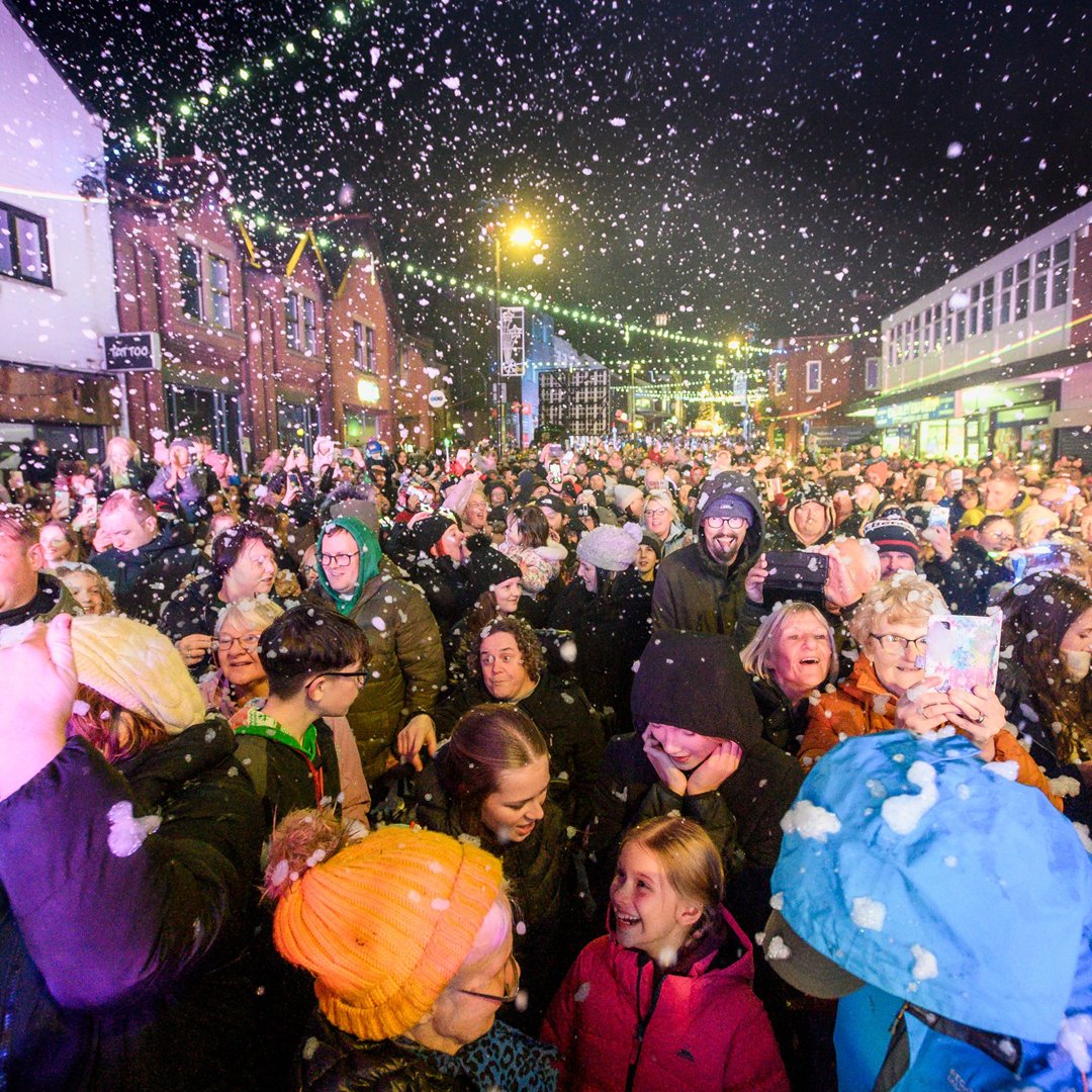UKMediaEvents's tweet image. ❄️ Real snow. Real magic. Real memories. ✨
Our snow machines make Christmas events truly unforgettable! Speak to us about snow machine hire🎄☃️
bit.ly/3hOMKg1
 
#SnowMachine #ChristmasEvents #Christmas #EventManagementCompany #UKMAE #EventProfs #LightSwitchOn