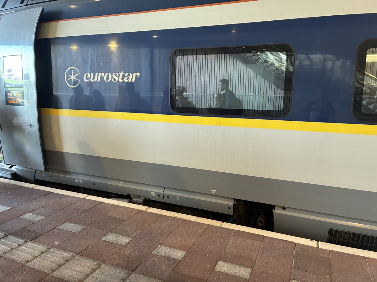 Na de boot, het vliegtuig, nu met de trein naar Londen

Spurs v Kopenhagen

#COYS