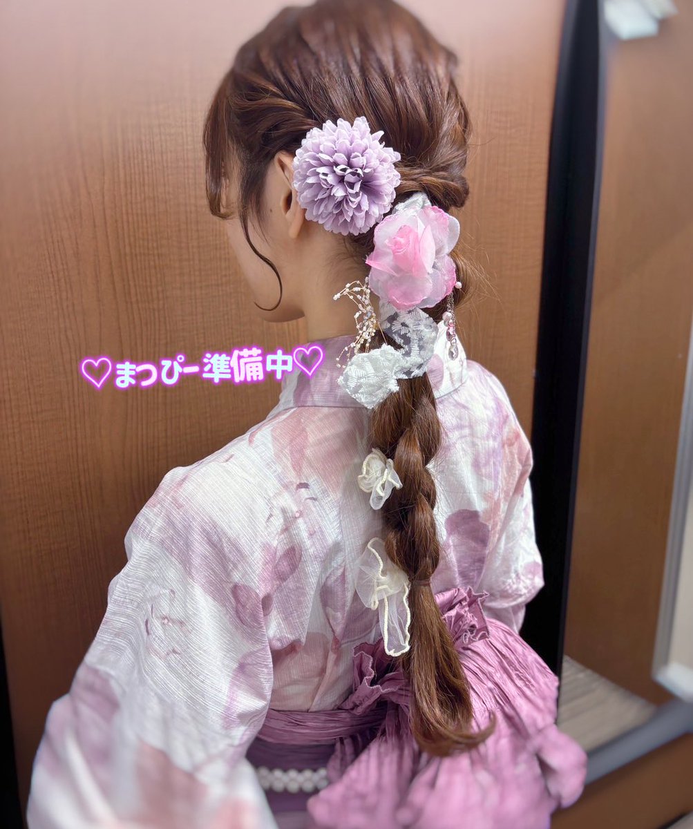 polarismile0530's tweet image. 【本日20時〜 山田まひろ オンライン浴衣サイン会開催👘⭐️】

まっぴーさん準備中です・・・💭💜

💌お知らせ
チェキは配信中まで購入が可能です！
まだの方はぜひチェックしてみてくださいね💁🏻‍♀️⭐️
🛒 limista.com/projects/6704

サインの様子は本日20時からリミスタさんの公式YouTubeにて配信📺💫
▷…