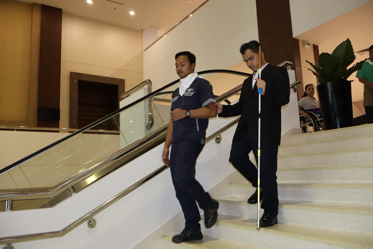 APCDAsiaPacific's tweet image. 🔔 APCD อบรมพนักงานโรงแรม Centara Life Government Complex Hotel &amp;amp; Convention Centre เรื่องการบริการที่ครอบคลุมผู้พิการ เมื่อ 24 ต.ค. 2568 เสริมทักษะ ความเข้าใจ และการสื่อสารอย่างเคารพ เพื่อบริการที่เข้าถึงได้สำหรับทุกคน #ทุกคนมีส่วนร่วม #CentaraLife