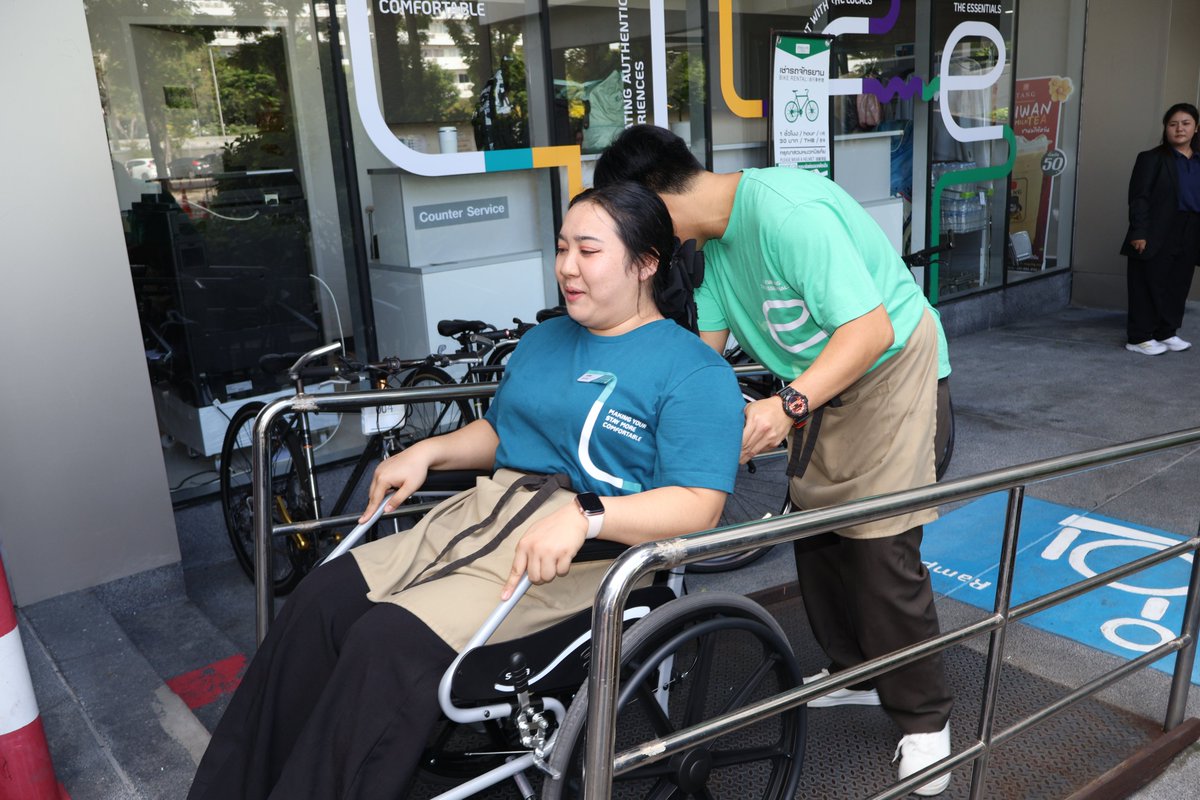 APCDAsiaPacific's tweet image. 🔔 APCD อบรมพนักงานโรงแรม Centara Life Government Complex Hotel &amp;amp; Convention Centre เรื่องการบริการที่ครอบคลุมผู้พิการ เมื่อ 24 ต.ค. 2568 เสริมทักษะ ความเข้าใจ และการสื่อสารอย่างเคารพ เพื่อบริการที่เข้าถึงได้สำหรับทุกคน #ทุกคนมีส่วนร่วม #CentaraLife