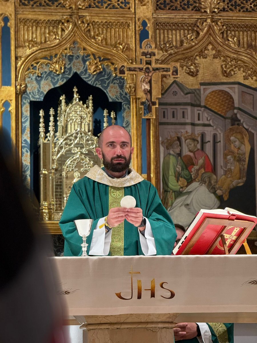 Ayer nos visitó Moisés y celebró la Eucaristía con nosotros.