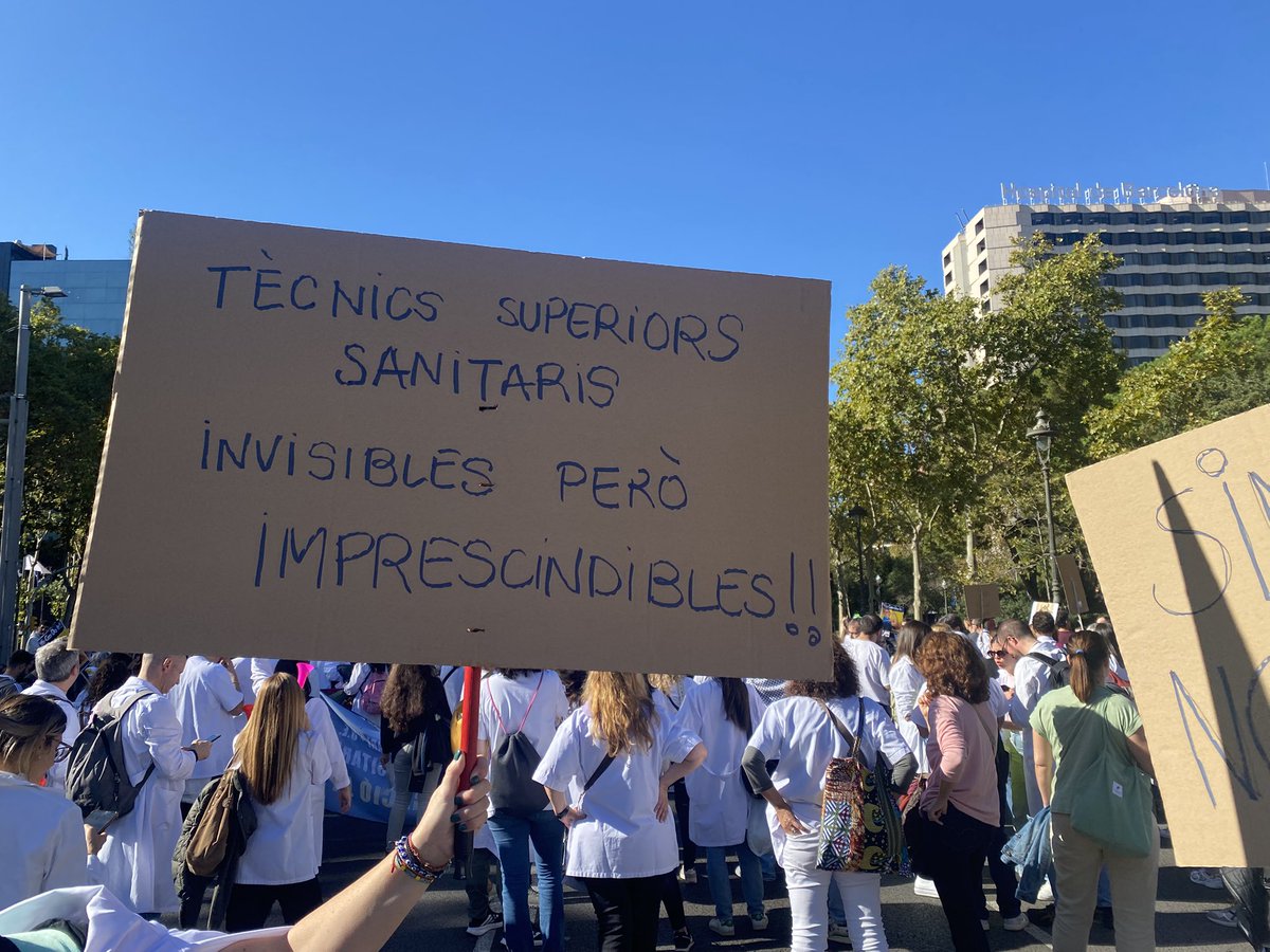 Els Tècnics superiors sanitaris fa 4 dies que estem de vaga. <a href="/som3cat/">3Cat</a> on sou?? <a href="/SIETES7/">Sietes.org</a>