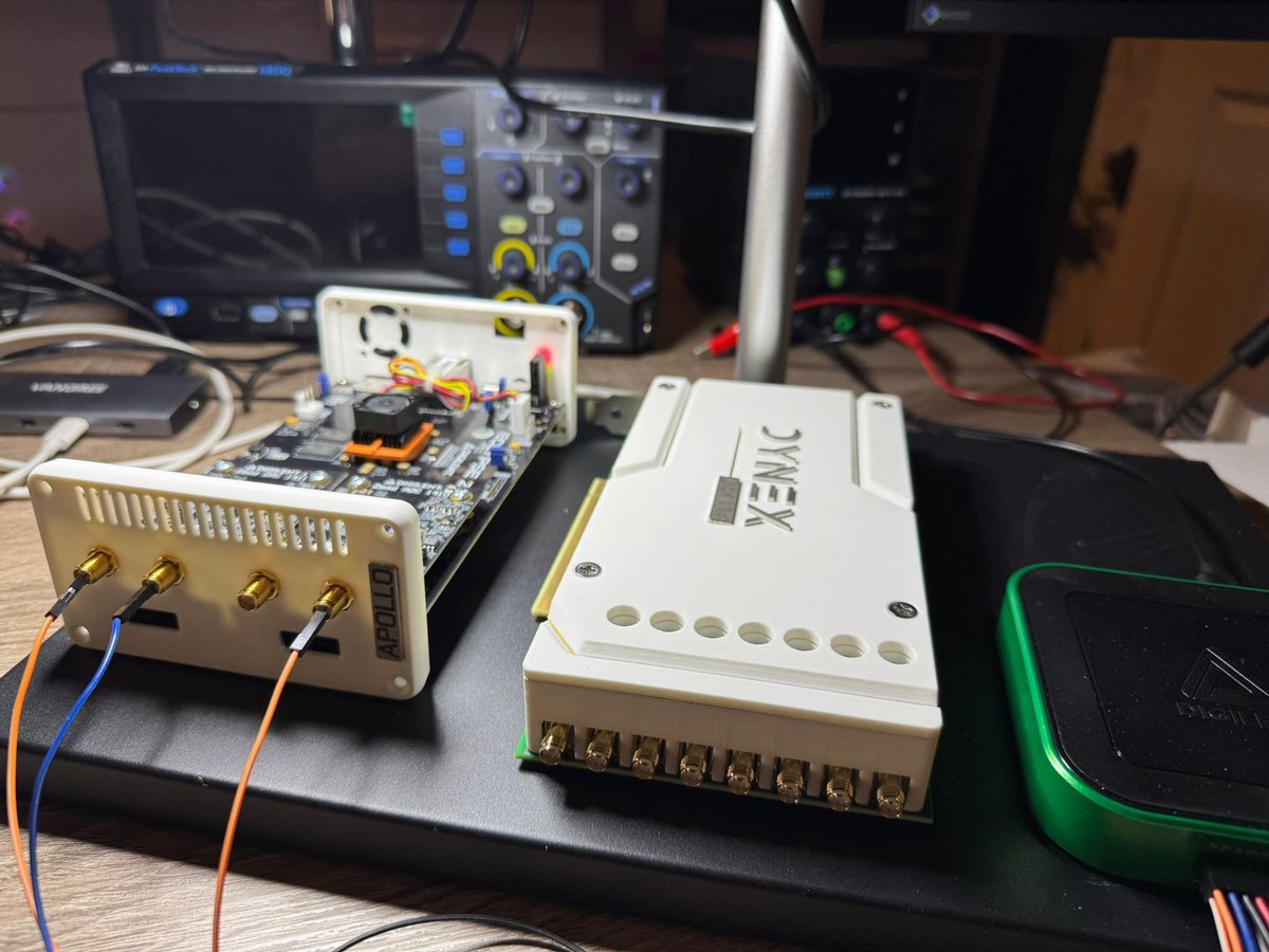 decoy02550176's tweet photo. 🚨 DNX Leak Day — It’s Real.

The first physical Apollo Quantum Chip has been delivered and is now in testing.

According to @y3tiCrypto  — “benchmarks are meeting or exceeding expectations.” 💥

Not a 3D render. Not a concept.
This is actual hardware.

Quantum performance. Real-world validation.
The next stage of computing is happening — and it’s built by Dynex. ⚡💎

#DNX #Dynex #QuantumComputing

@dynexcoin @DynexQaaS @DynexMoonshots