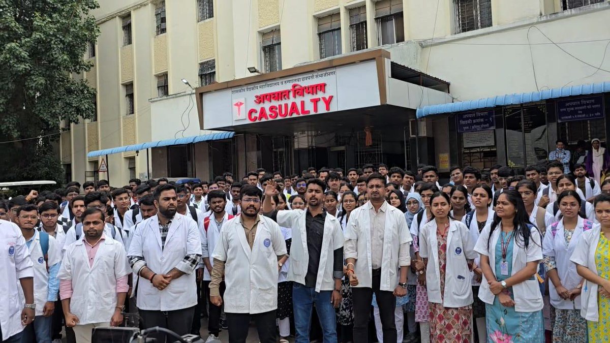 ASMI joined the statewide protest in memory of Dr. Sampada Munde, along with MARD, IMA, MAGMO, MSMRDA &amp; FAIMA, paying tribute to her contribution to the medical field. ✊🕯️
#JusticeForDrSampada #DoctorsUnite 
#MedTwitter