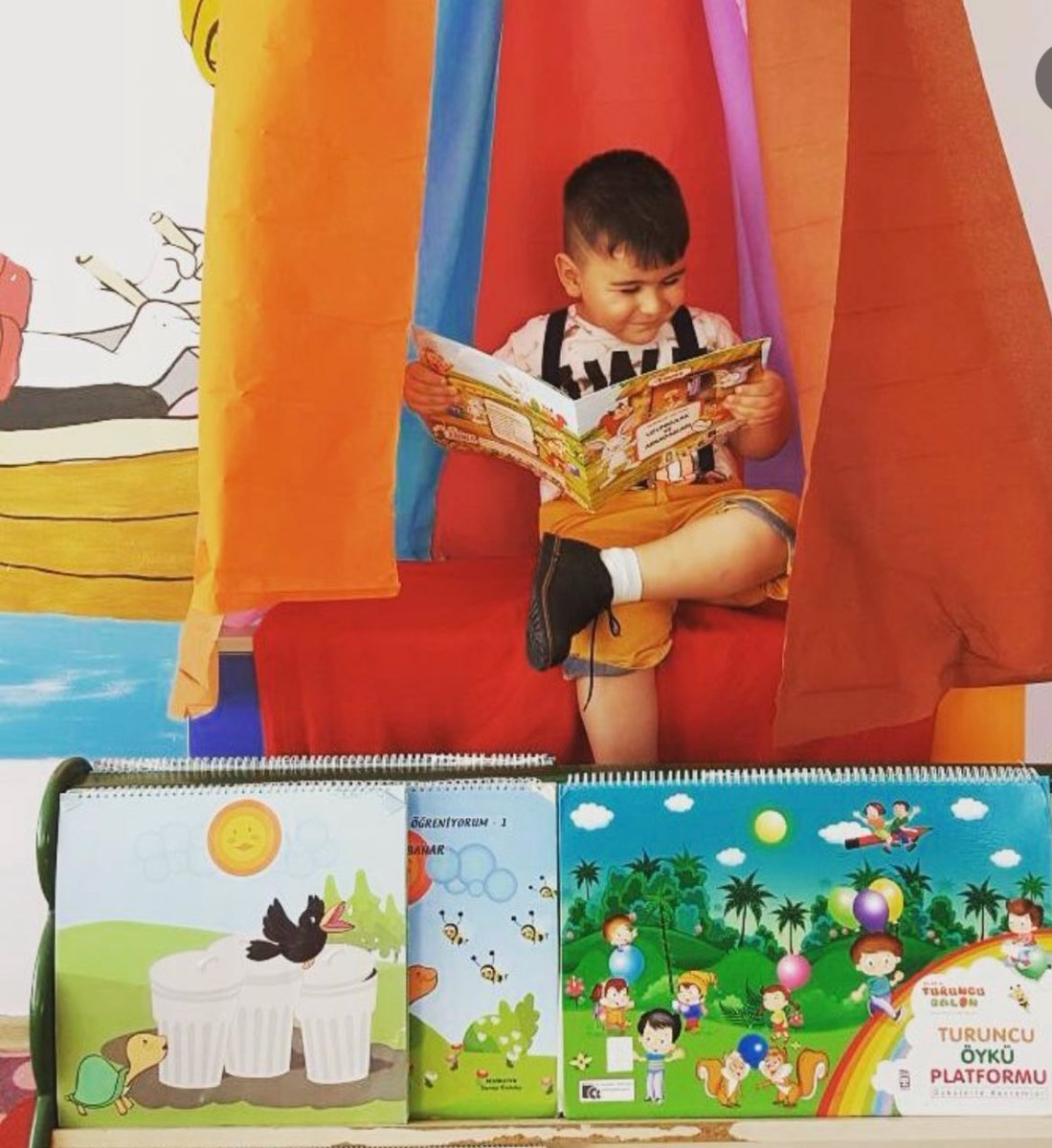 ve bir gün fotoğrafın, anıların bitecek ve şarkılar susacak. o zaman ne yapacağım? katillerin okula giderken ben rüyalarıma girmen için dua ediyorum. bu adalet neden beni ve yanan ciğerimi görmüyor?