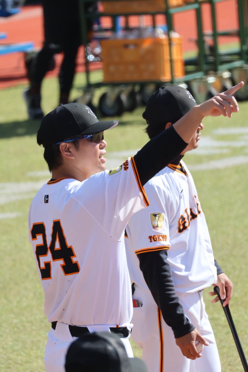 手のぷにっと感も好きです🤭

 #大城卓三
2025/11/03