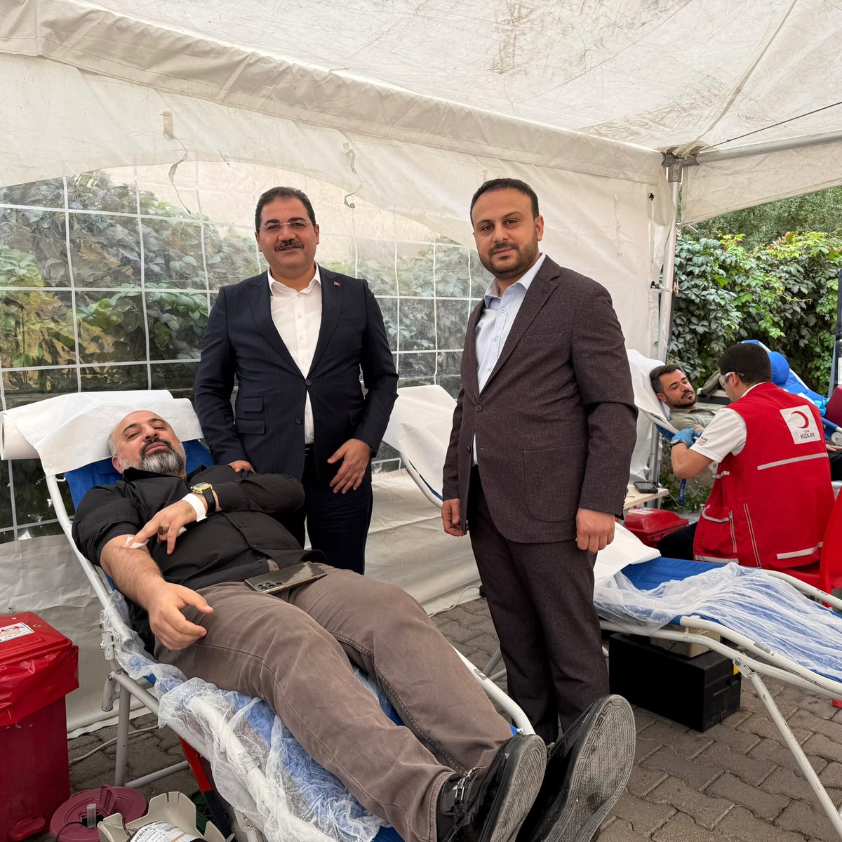 ‘Kan Dostumuz Olun🩸’

AK Parti Haliliye İlçe Başkanlığı ve Kızılay iş birliği ile gerçekleştirdiğimiz ‘Kan Bağışı Kampanyamıza katılan;

AK Parti İl Başkan Yardımcımız Fırat Gül, Haliliye Belediye Başkanımız Mehmet Canpolat ve Başkan Yardımcımız Emin Aslan’a teşekkür ederiz.