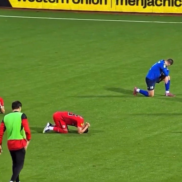 TouchlineX's tweet photo. 💔 Mladen Zizovic, Bosnian coach of FK Radnicki 1923, passed away at the age of 45 after suffering a heart attack during the match against Mladost.

He was rushed to the hospital, but unfortunately his life could not be saved. https://t.co/KxNI4XEfAZ