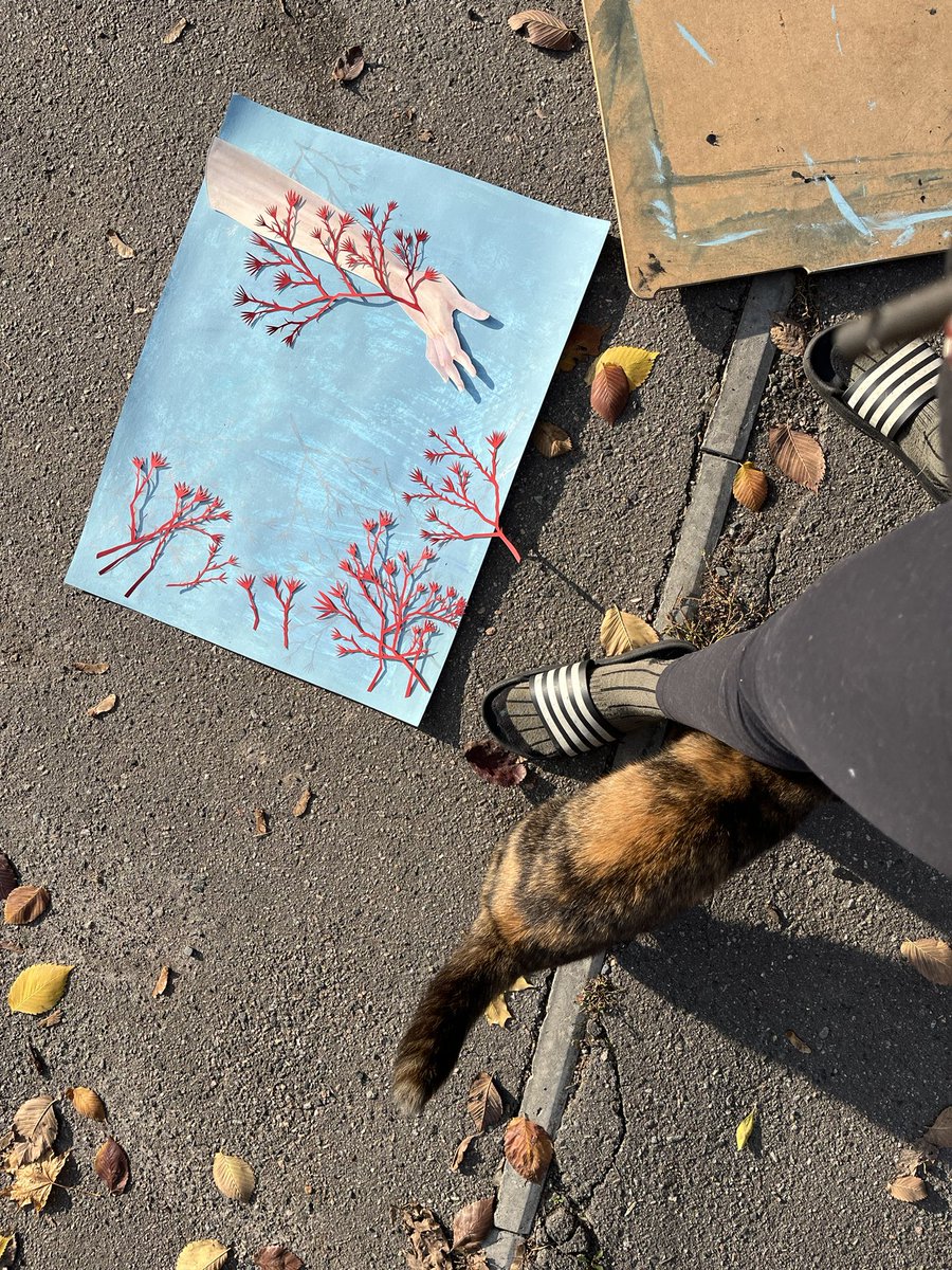 Трошки процесу роботи над «Одержимою смертю» <a href="/1morepageua/">Ще одну сторінку</a> 
«Шось мені скучно» подумала я і вирішила робити не малюнок, а витинанку. Дійсно, стало веселіше, це — саме головне😌