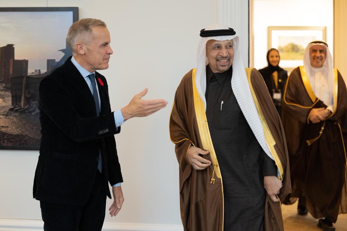 خلال زيارتي الرسمية مع وفد رفيع المستوى إلى كندا، سعدت بلقاء مع دولة رئيس وزراء كندا، مارك كارني <a href="/MarkJCarney/">Mark Carney</a> ، وناقشنا مجالات الاهتمام المشترك. وأكد حوارنا على الالتزام السعودي الكندي المشترك، نحو النمو المستدام، والابتكار، والتنمية الشاملة، لرخاء وتقدم الشعبين الصديقين.