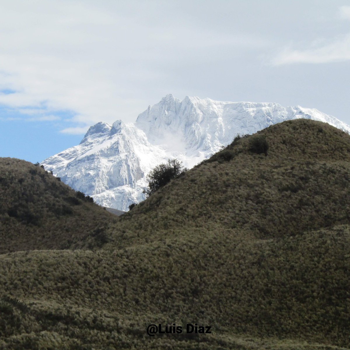 #Cotopaxi y #Sincholahua full nieve se ven hermosos
