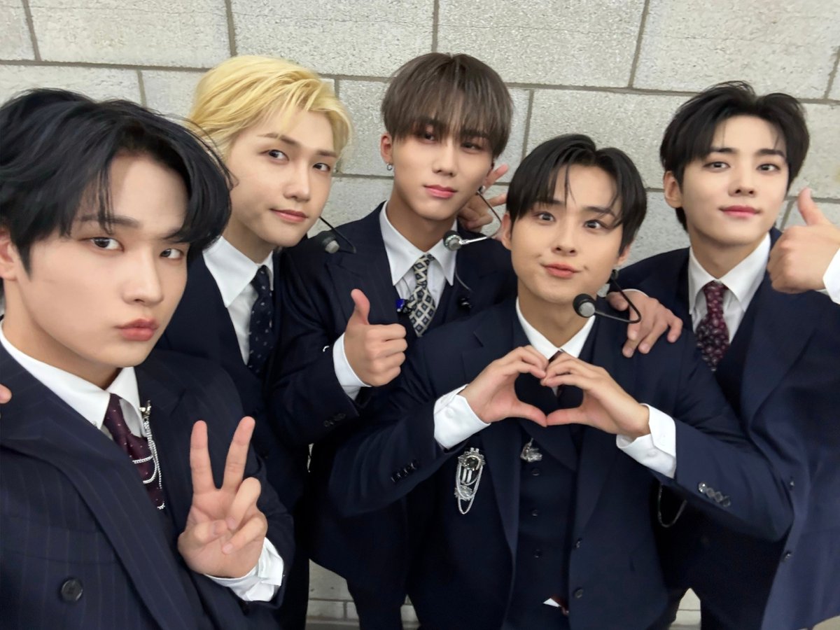 [📸] 251104 더쇼 

오늘도 Replay 😘 

#DKZ #디케이지
#TASTY #테이스티
#ReplayMyAnthem