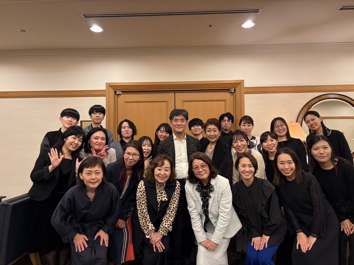 stravigory's tweet photo. 昨夜は「とやま桐の会」の演奏会。今回は銅銀先生がプロデュース、中心となって演奏されました。私は全曲の曲目解説と《動物の謝肉祭》のナレーション原稿を執筆！私が中学の頃のピアノの先生、ソルフェの先生、高校大学時代の先輩後輩、大学院大学修了生、オケアカ生に囲まれ、和みのひとときでした。 https://t.co/PkAw6xWbJ2