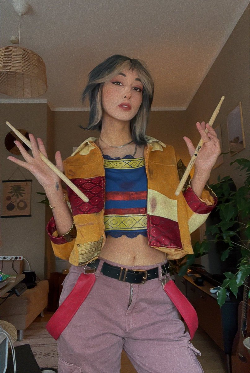 vizzeybun's tweet image. Front Page day! 

Back with a new cosplay!! Let’s hang out!