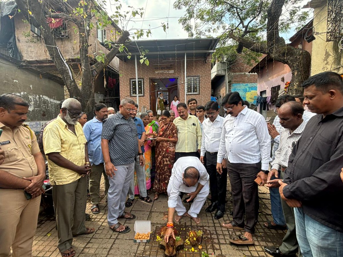 TukaramKate's tweet image. चेंबूर मधील सिद्धार्थ कॉलनी येथे माझ्या प्रयत्नातून सिद्धार्थ कॉलनीतील गल्ली क्र. बी-४ ते बी-९ आणि ए-७ ते ए-१२ येथे लादी व गटार पायवाटा कामाचा शुभारंभ मंगळवार, ०४ नोव्हेंबर २०२५ रोजी करण्यात आला. 

#tukaramkate #ChemburDevelopment #SiddharthColony