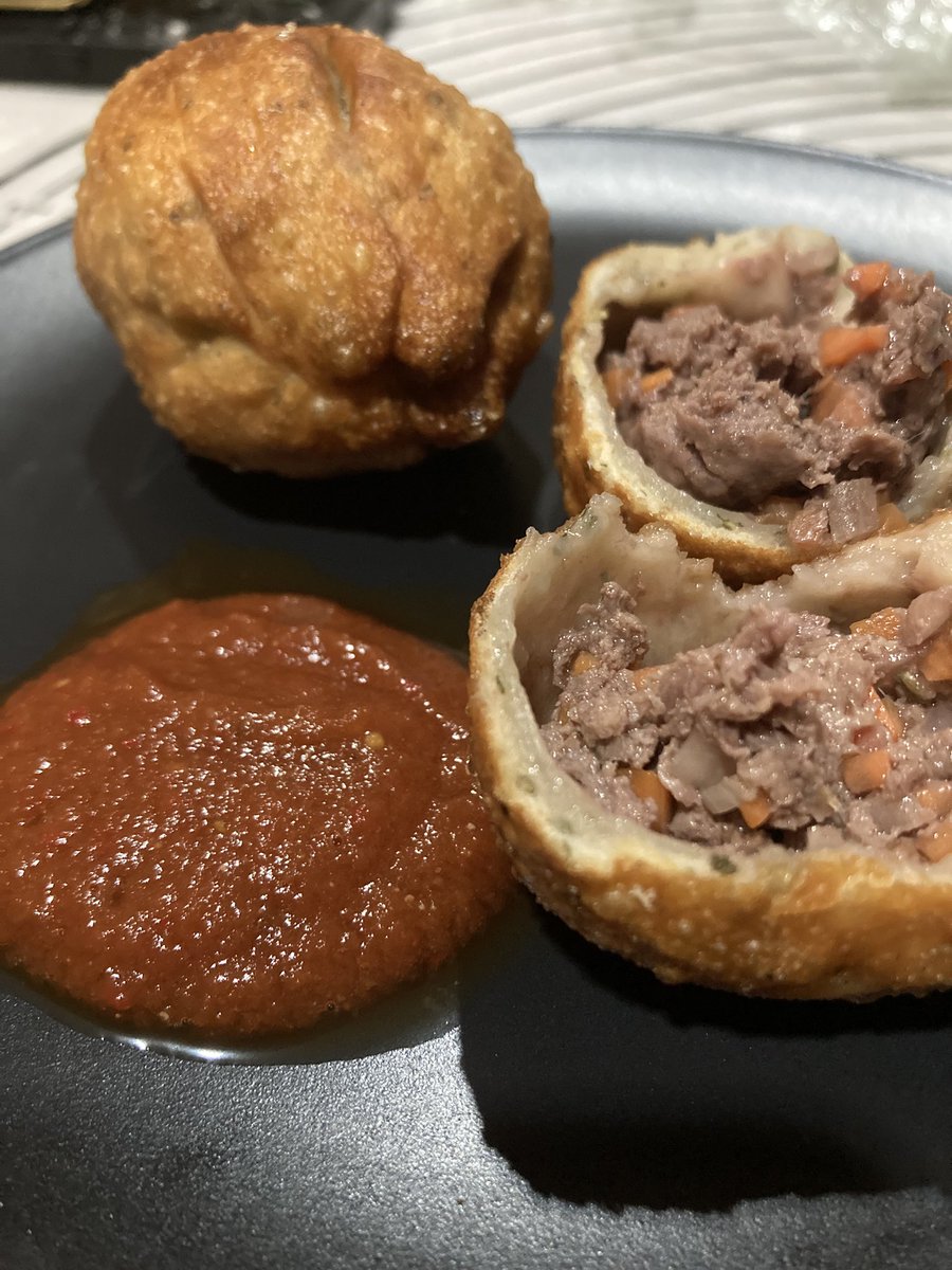 gomichild's tweet photo. First round testing : Kangaroo & Sweet Potato in Saltbush Wrapper Dim Sim, with Spicy Bush Tomato Sauce
#food #foodporn #experiment #dimsim https://t.co/MA49zpB57c