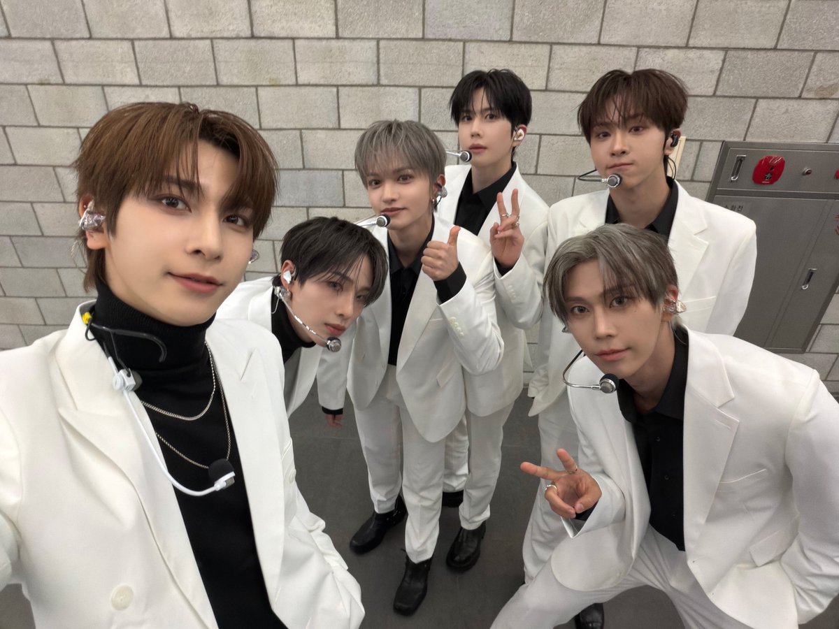 [📸]

251104 SBS M 더쇼

⚡️

#BAE173 #비에이이173
#TurnedUp
#NEWCHAPTER_DESEAR