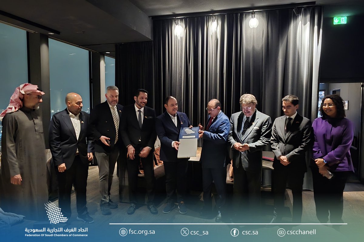 سفير المملكة لدى الدنمارك أ.سهل عرقسوس
يقيم بالعاصمة كوبنهاجن حفل استقبال لوفد مجلس الأعمال السعودي الدنماركي برئاسة أ.ماجد الحكير
حيث جرى بحث أوجه التعاون ومناقشة فرص الاستثمار والتحديات التي تواجه المستثمرين السعوديين
#اتحاد_الغرف_السعودية