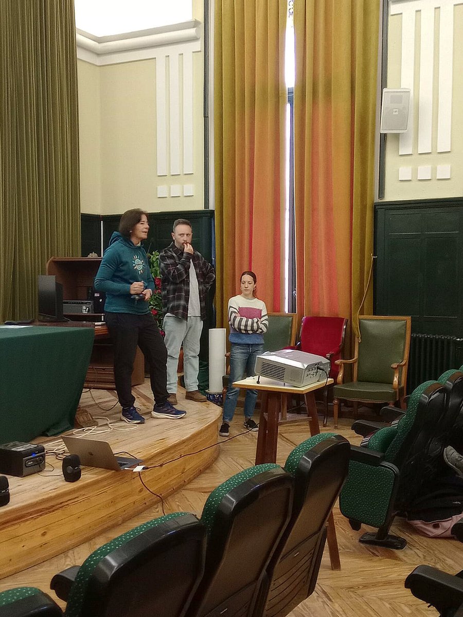 oficial_mcip's tweet image. 👁️A primera hora de esta mañana comenzaba el primer #taller de formación sobre el séptimo arte pensada para los más jóvenes en el @iesjorgedepal a cargo de @VisualCrea2010 para fomentar su participación en el concurso #90SegundosDeCine dentro de la 35 #MCIP.