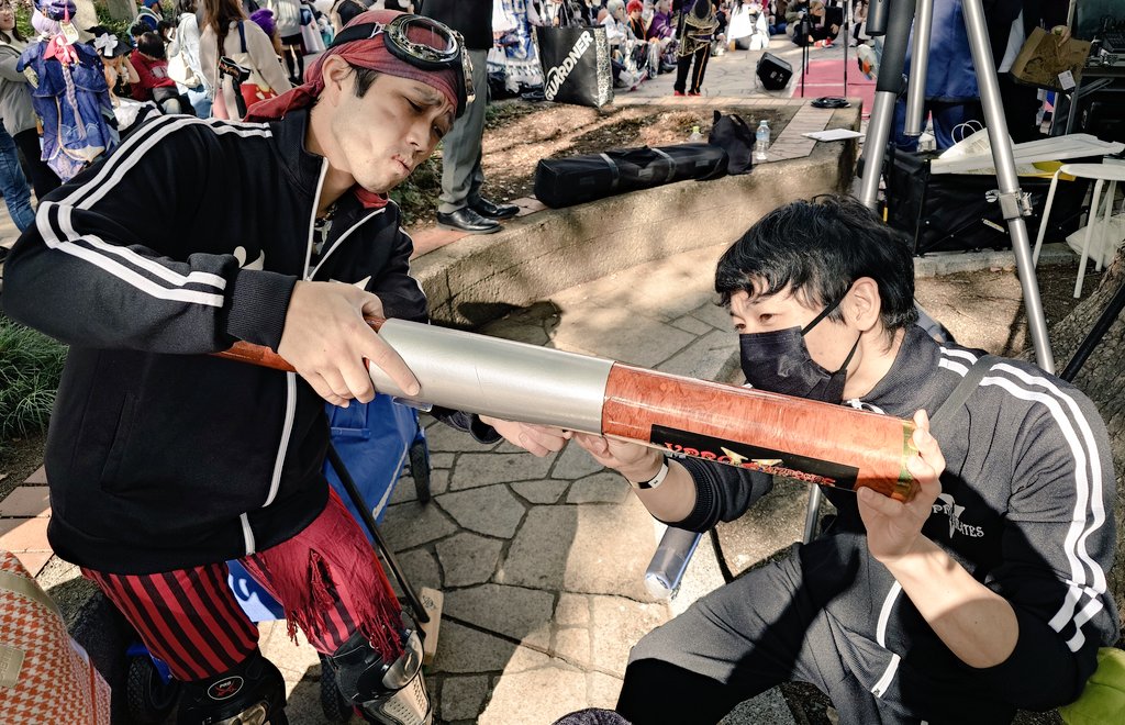 vpro_shuntar's tweet photo. 皆さんこんばんは📯

一昨日は ＃佐賀バルーンフェスタ 🎈
昨日は #大橋ハロウィン2025 🎃 へ出航🏴‍☠️

バルーンではジョーノBOSSと共に出演する側になるとは…｡😳

大橋では推しキャラが居過ぎて常時膝から崩れ落ちてました🙏✨

見て下さりありがとヨーホー❗✊🏻🔥🏴‍☠️

 #VPRO海賊団
 #デッキブラシ担当 https://t.co/DKDyofav6G
