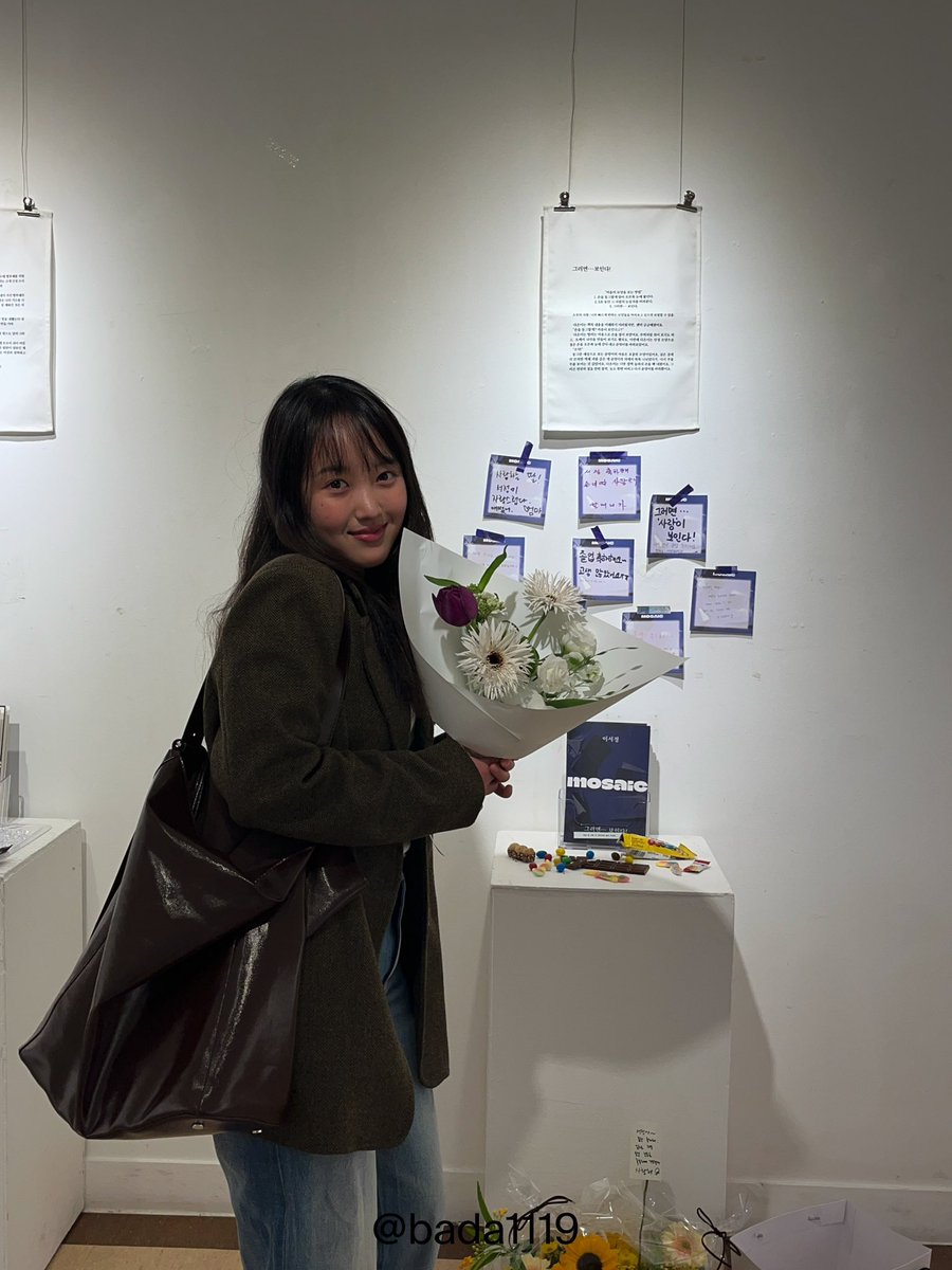 bada1119's tweet photo. 졸전 축하해요 너무 멋있어요 이서정 작가님📝
동화 잘 읽고 갑니다🫶

#이서정 https://t.co/c1HsJ1mjfj