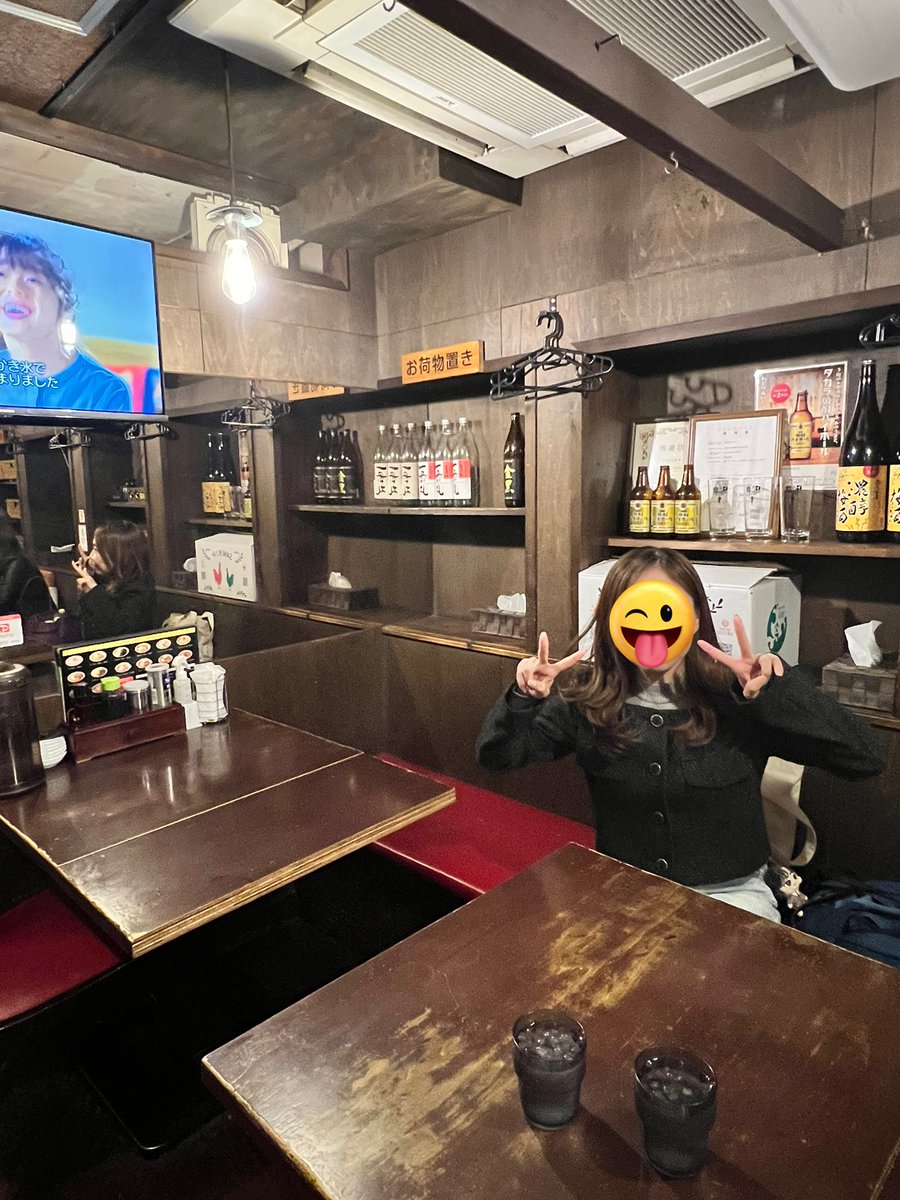 sig_ingcccc's tweet image. 大阪に到着してすぐに2国ラーメン🍜たくさん並ばれていたので諦めようとした瞬間、ここの店員さんとても親切で、グクが座った席へ誘導して下さいました。多めに頼んだので、お腹いっぱい🍜🥟炒飯も美味しかったです。ルイを観ながらチングと完食😅💜
#서인국  
#2国ラーメン