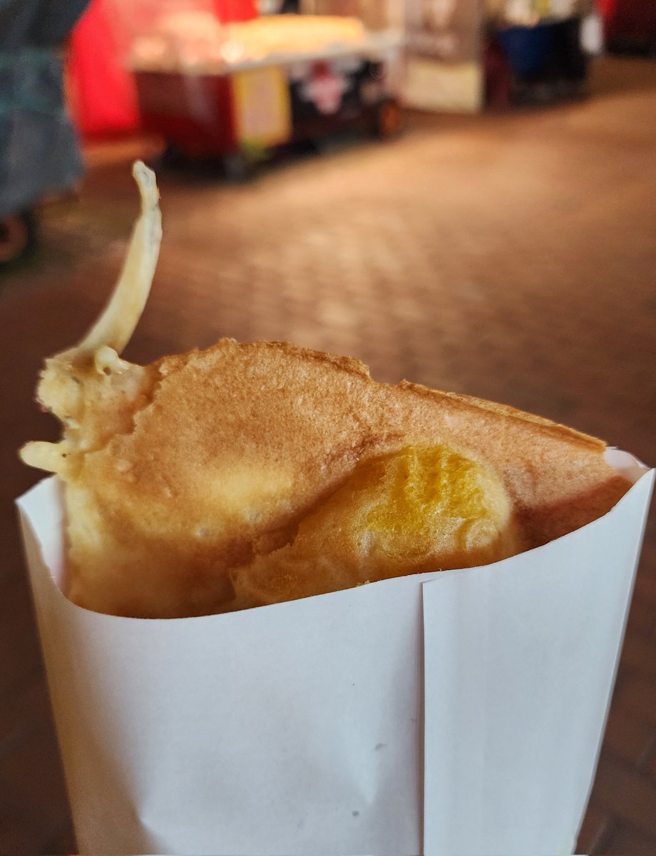 혜화역 1출 붕어빵
저당 앙금을 이만큼씩 넣어주시고 빵 테두리 와삭바작한 부분을 다 살려쥬심
반죽이 얇은데도 쫀득함 대신에 앙금이 많아서 3개 순식간에 먹으면 물릴 수 있음.ᐟ.ᐟ
3개 2500원 1개 1000원 계좌이체 가능