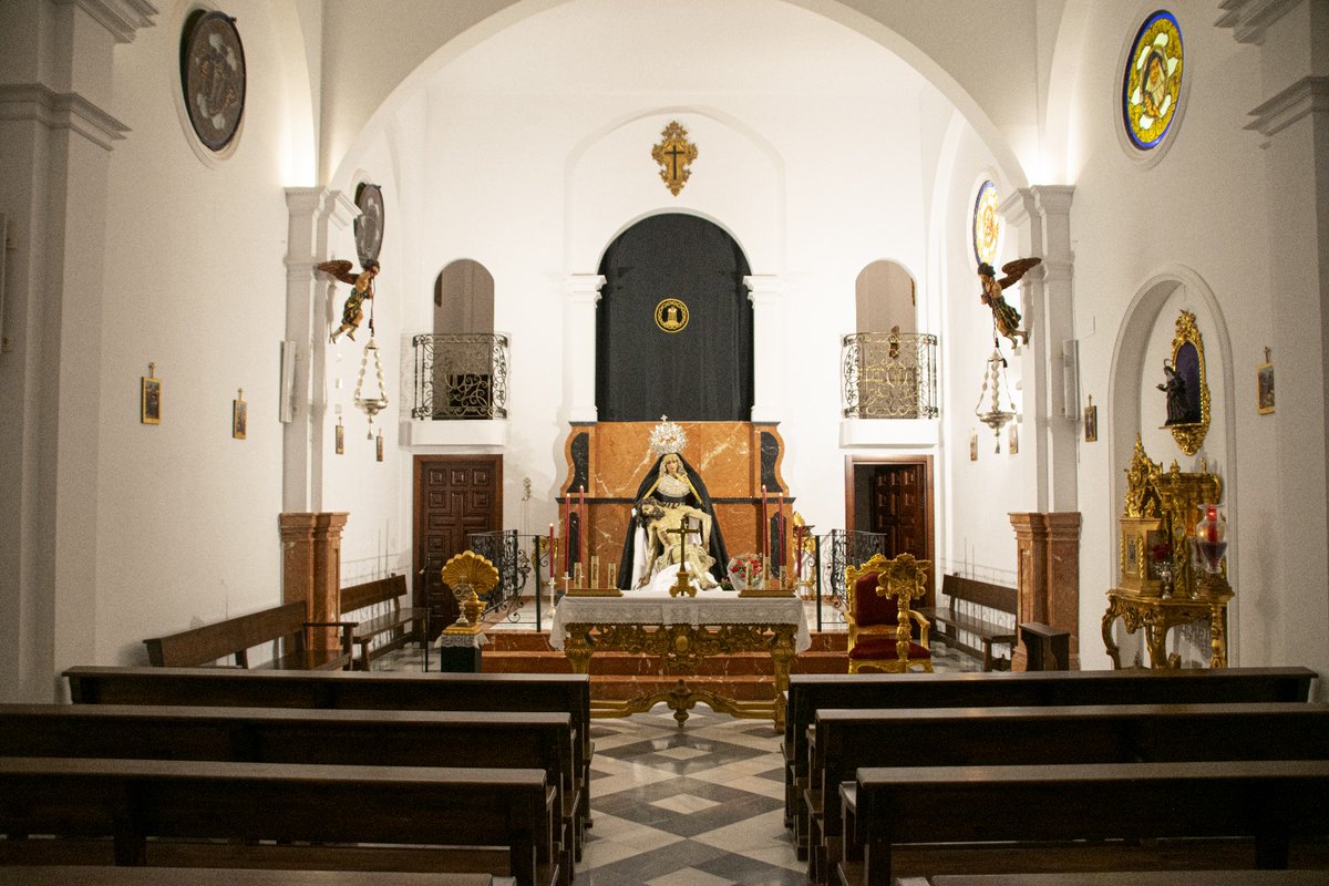 PATRIMONIO | Se inician los trabajos de ornamentación del camarín que acoge a nuestros Sagrados Titulares ✨.

Durante este tiempo, nuestra capilla presenta una disposición especial para permitir el desarrollo de estas labores, realizadas con el mayor esmero y devoción 🙏.