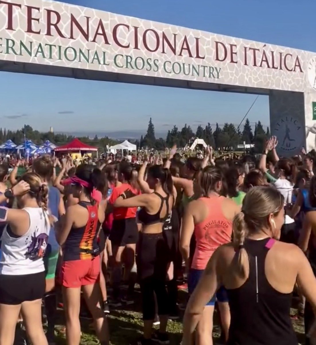 asociacionADOC's tweet photo. 2500 populares en un cross batiendo todos sus récords
#crossdeitálica #atletismo #campoatraves #carreraspopulares
https://t.co/S8bANpRIq6 https://t.co/SolZmMkzIf