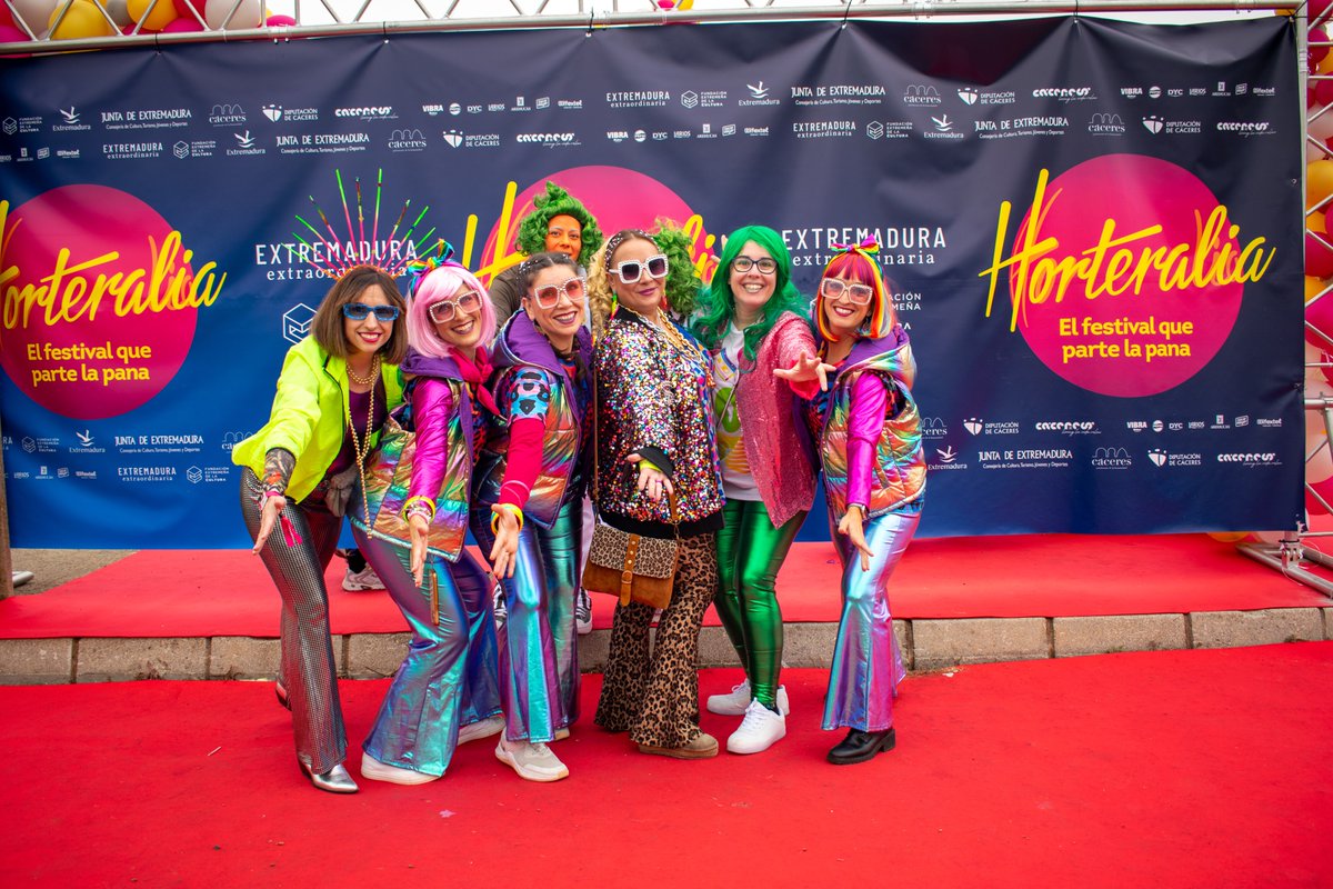 Horteralia's tweet photo. 👯‍♂️¿Pasaste por nuestro "Photocall del postureo"?👯

📸Entra en https://t.co/5HGmbr0dam, descárgate tu foto y... ¡¡presume de lookazo en redes!! https://t.co/M1Ah3st2mb