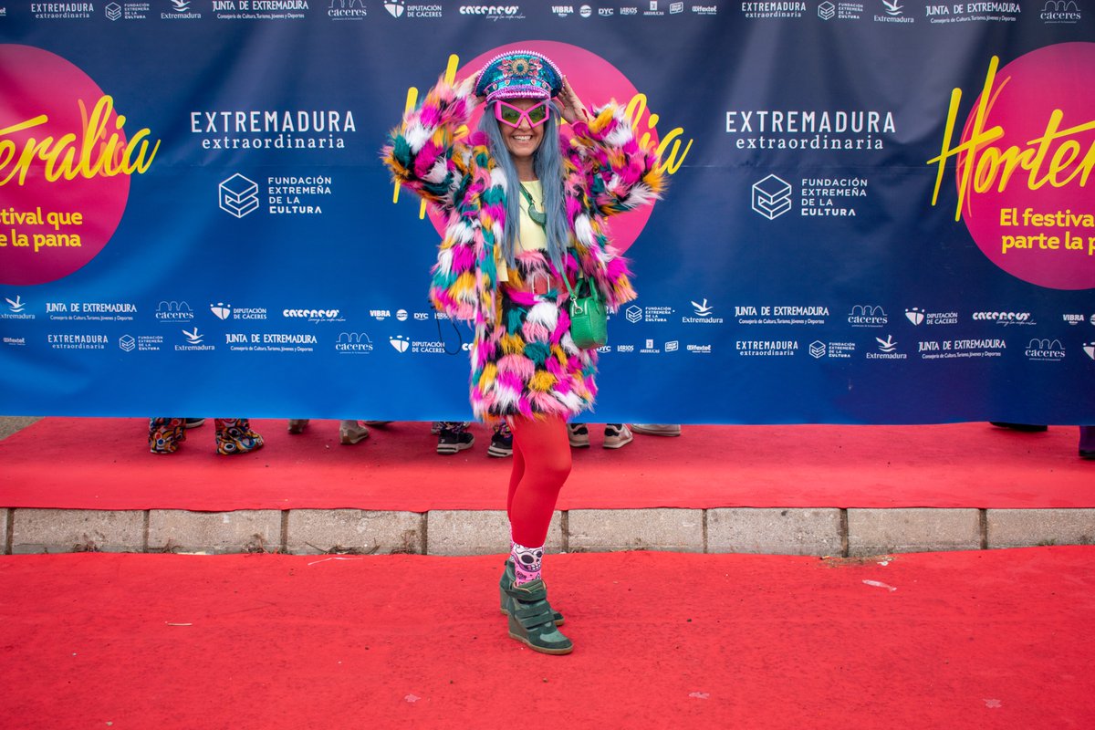Horteralia's tweet photo. 👯‍♂️¿Pasaste por nuestro "Photocall del postureo"?👯

📸Entra en https://t.co/5HGmbr0dam, descárgate tu foto y... ¡¡presume de lookazo en redes!! https://t.co/M1Ah3st2mb